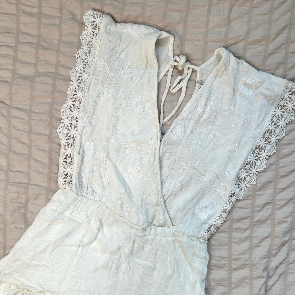 Altra’d State Cream Romper | Lace Trim Sleeveless Tie-Back | Size Small